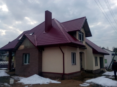 Частный дом в поселке Ратомка